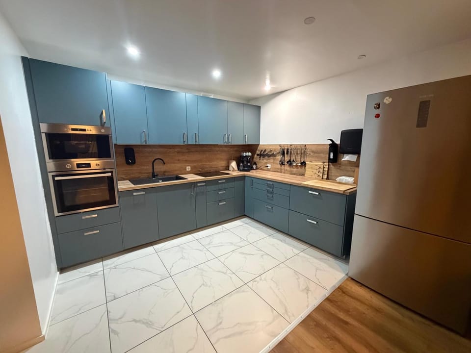 Kitchen or kitchenette, Living room