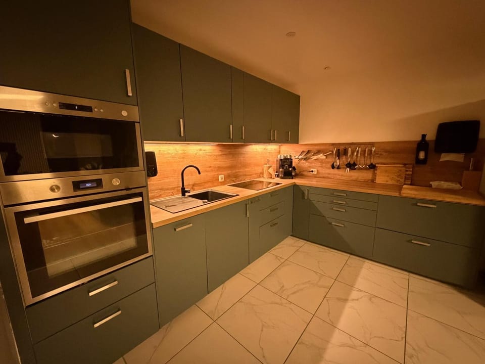 Kitchen or kitchenette, Living room