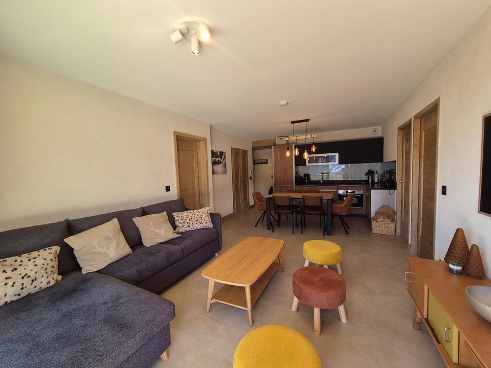 Living room, Lounge or bar, Seating area, Dining area, kitchen