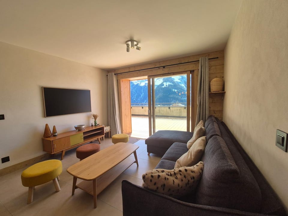 Communal lounge/ TV room, TV and multimedia, Living room, Seating area