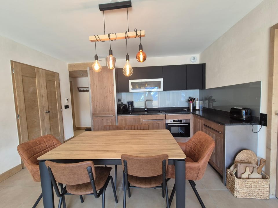 Dining area, kitchen