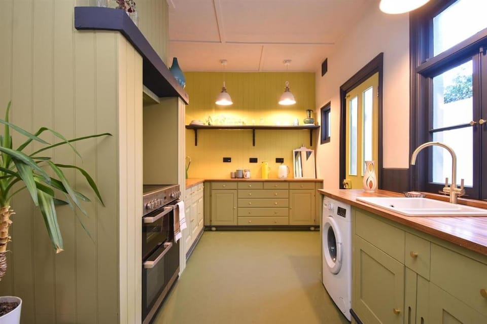 Stylish and cosy home close to Hastings Old Town House in Hastings