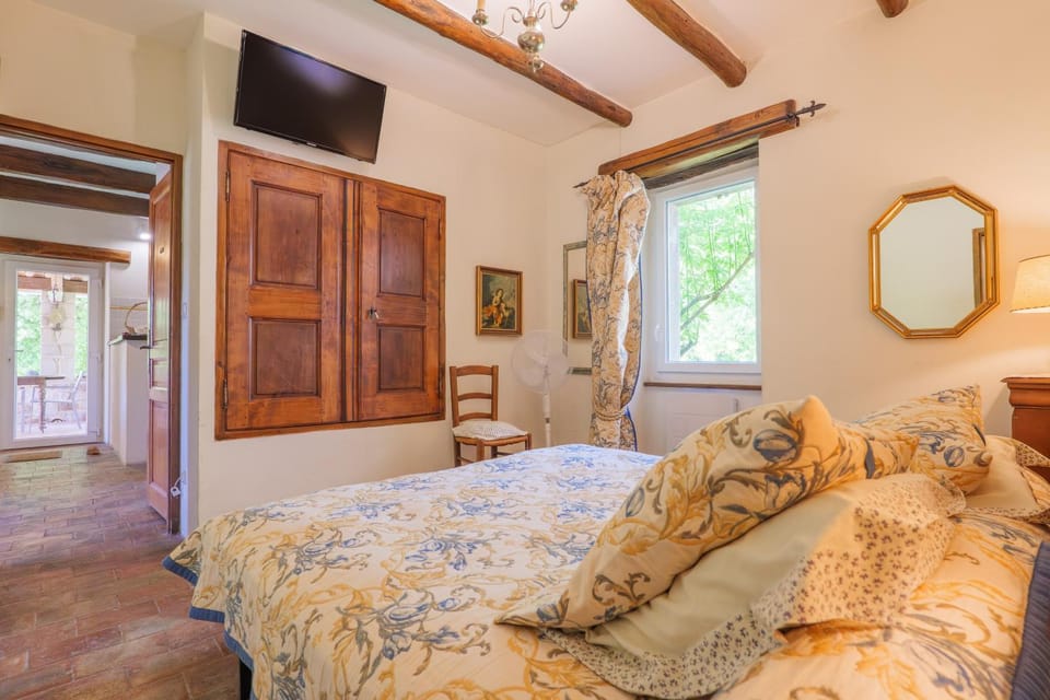 Property building, Living room, Bedroom