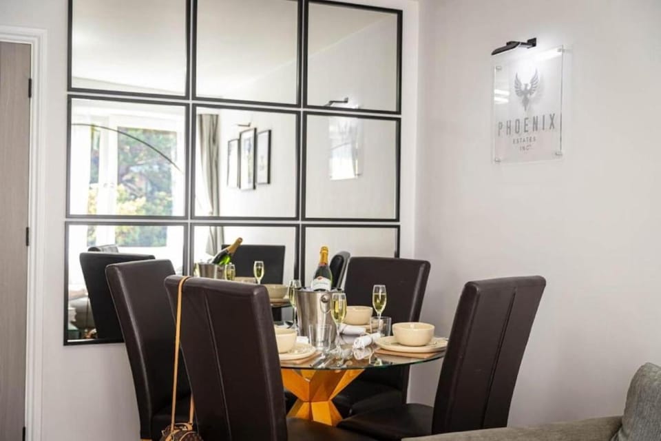 Living room, Dining area, heating, internet
