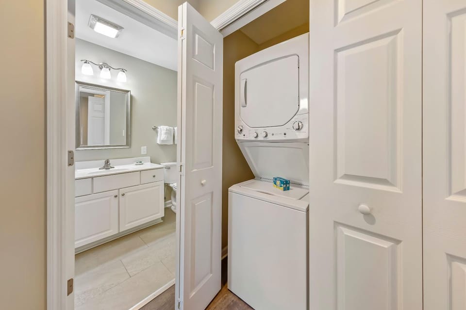 Beautiful 2 bedroom condo in resort community House in Fairfield Harbour