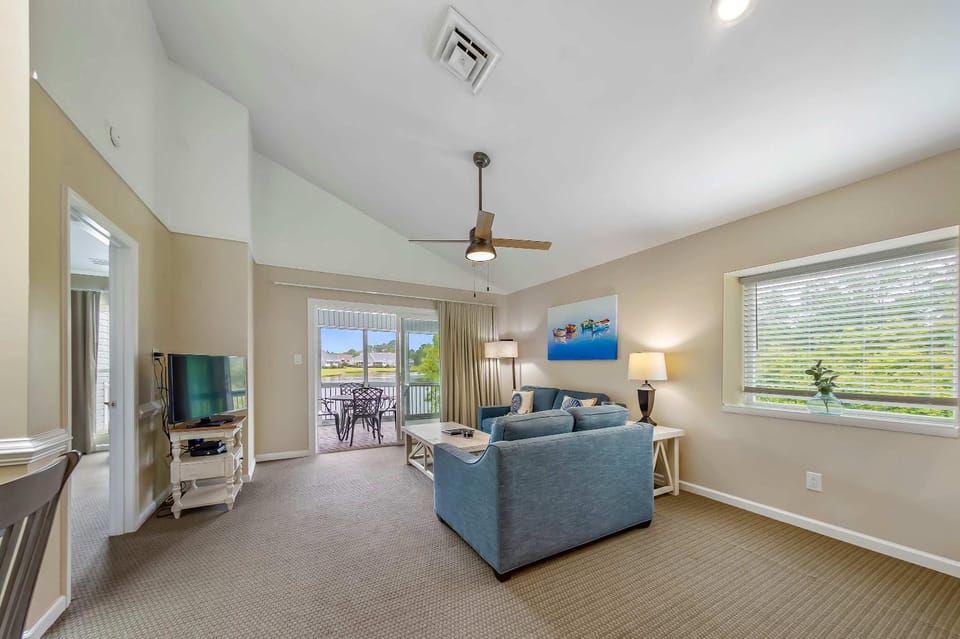 Beautiful 2 bedroom condo in resort community House in Fairfield Harbour