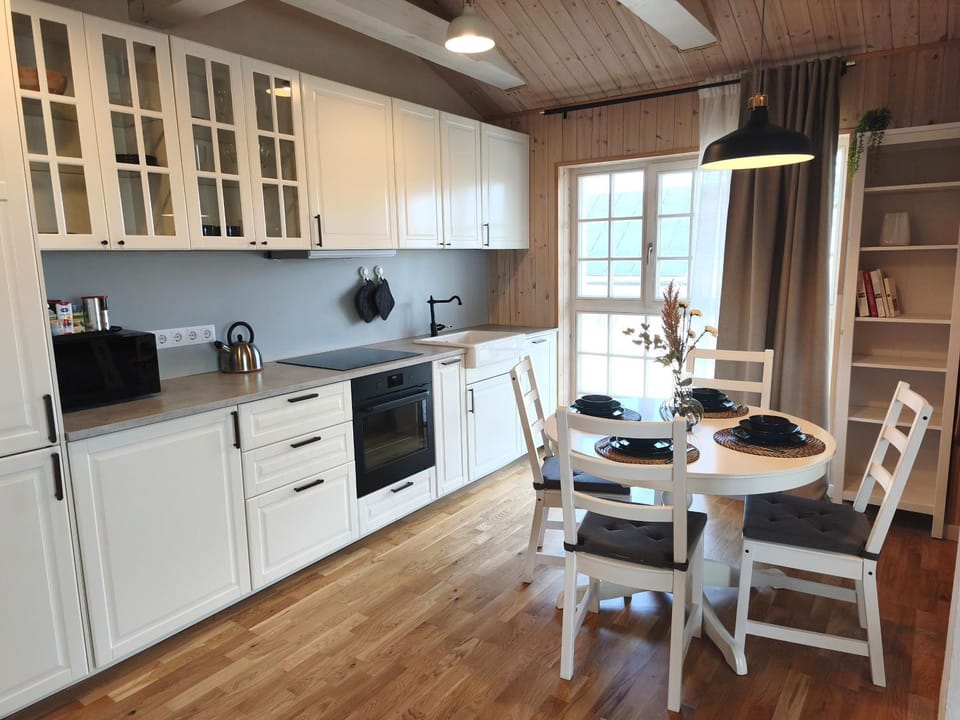 Dining area, kitchen