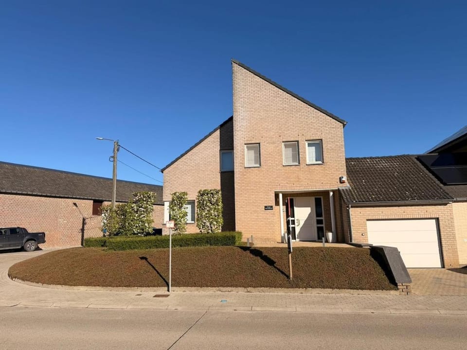 Huize Merenborch staat voor Rust, ruimte en natuur vlak bij Maastricht House in Limburg (province)