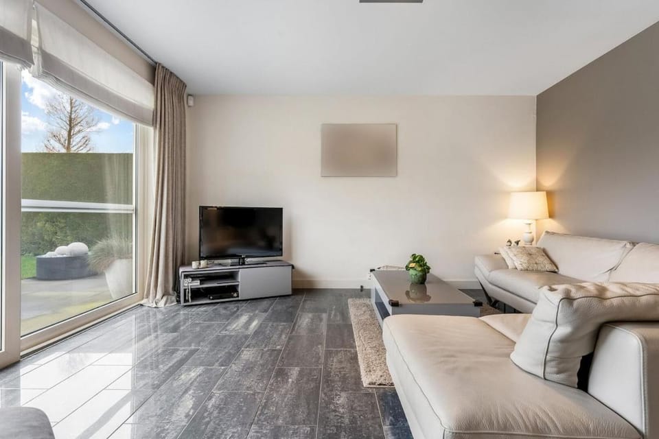 Huize Merenborch staat voor Rust, ruimte en natuur vlak bij Maastricht House in Limburg (province)