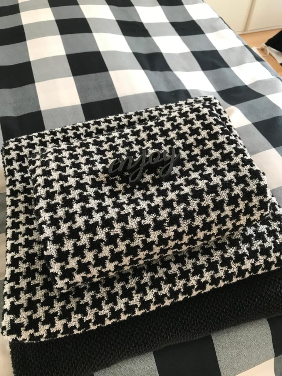 Bed, Bedroom, towels