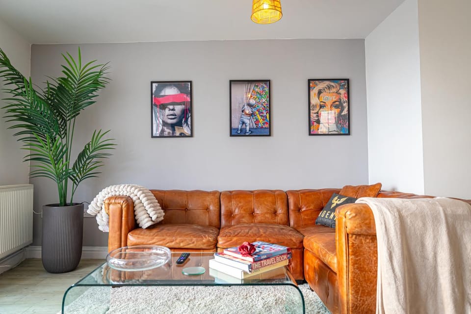 Living room, Photo of the whole room, Seating area, internet