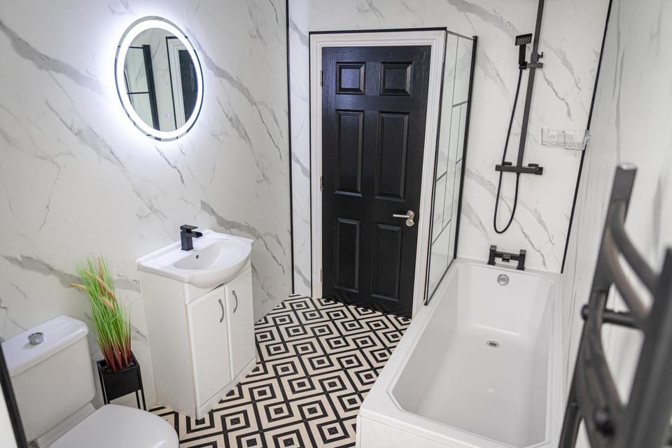 Shower, Toilet, Bathroom, Bath