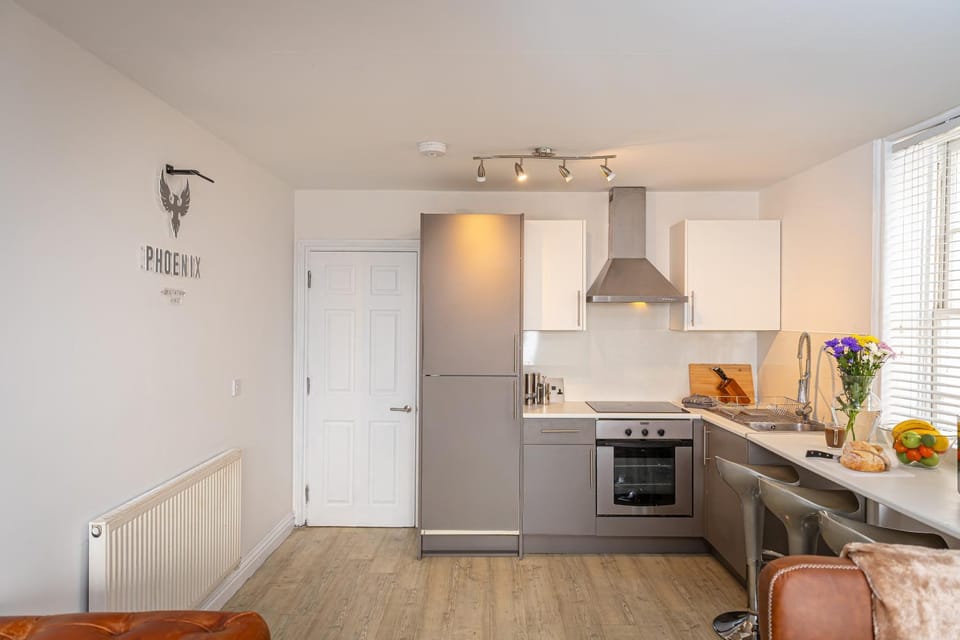 Kitchen or kitchenette, internet, oven, stove