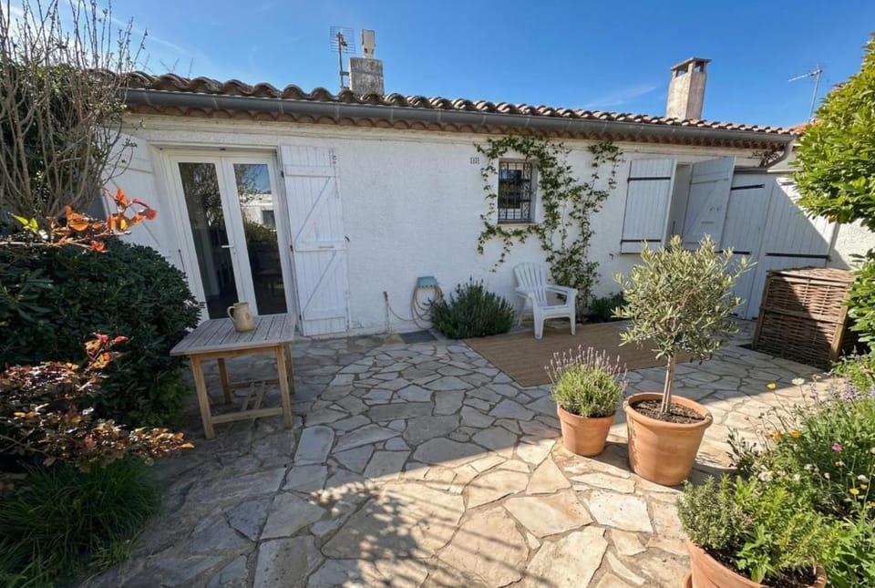 Property building, Patio, Garden