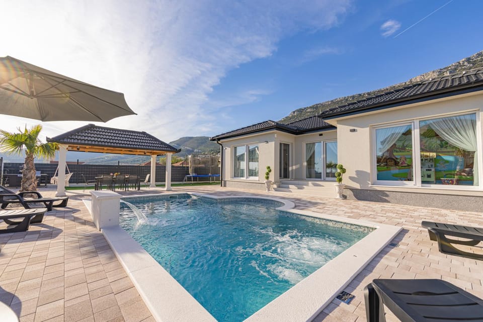 Property building, Swimming pool