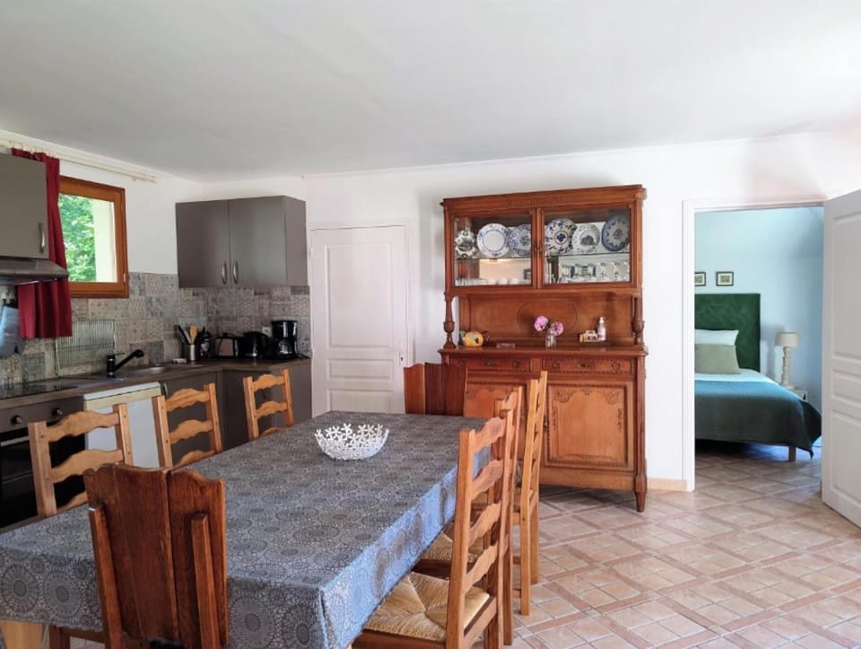 Property building, Kitchen or kitchenette, Living room