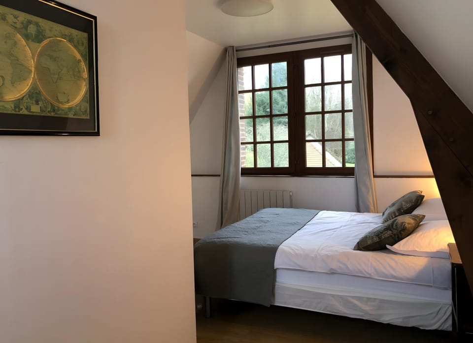 Property building, Living room, Bedroom