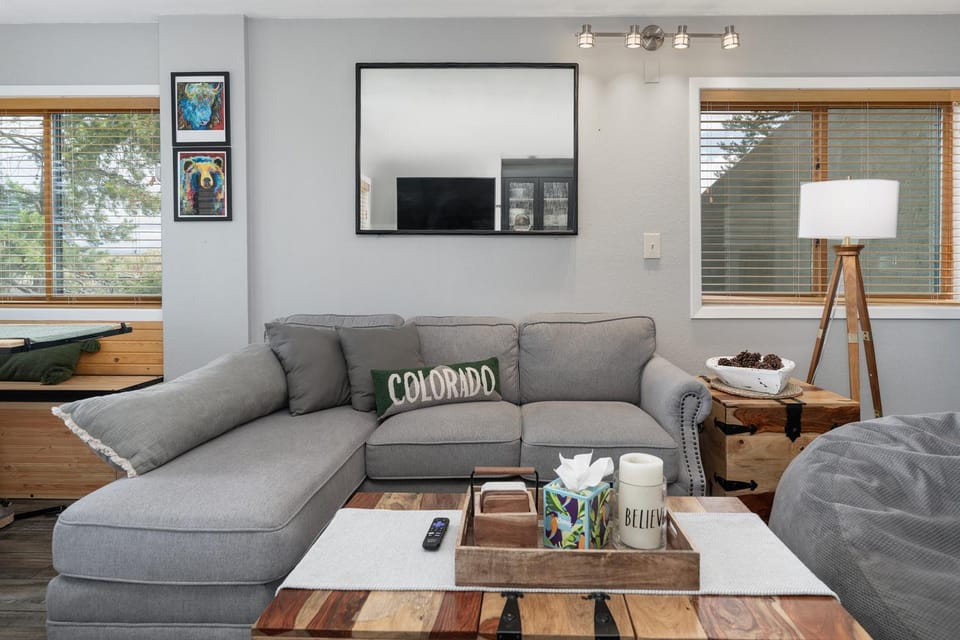 TV and multimedia, Living room, Seating area, furniture