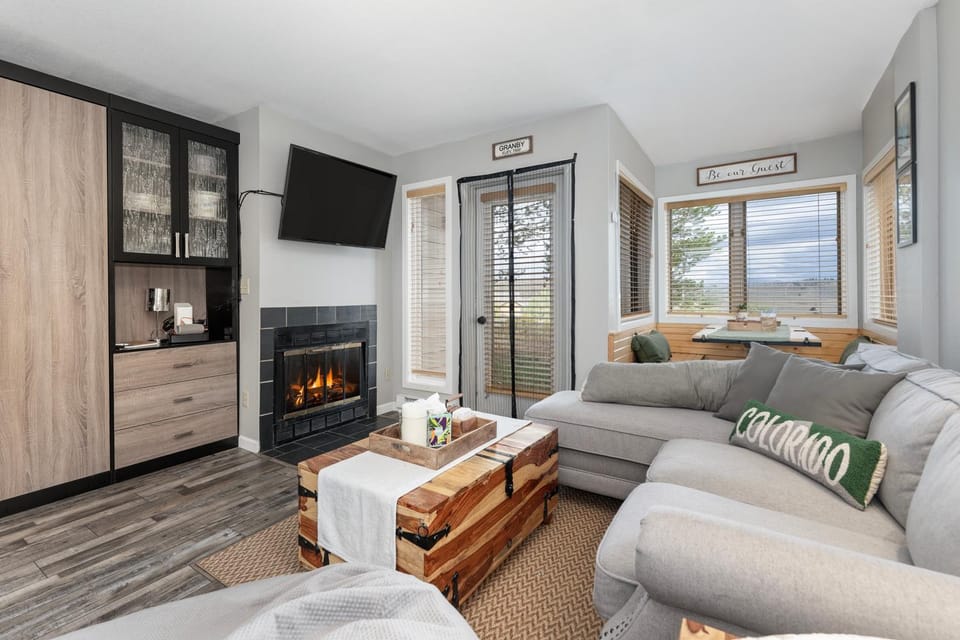 TV and multimedia, Balcony/Terrace, Living room, Seating area, fireplace, furniture