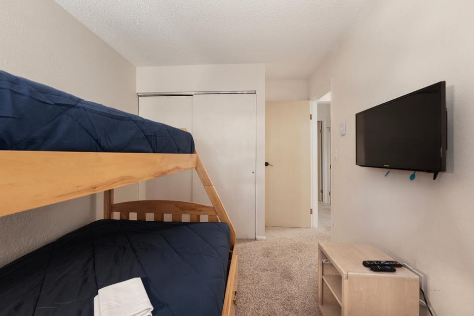 Bed, TV and multimedia, Bedroom, bunk bed, furniture, wardrobe