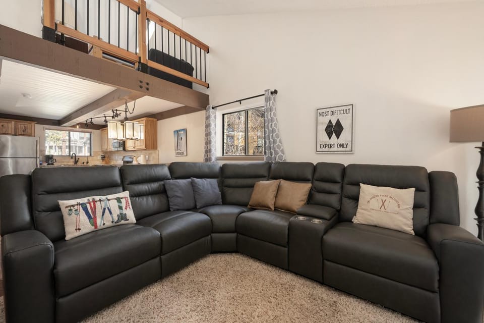Living room, Seating area, furniture