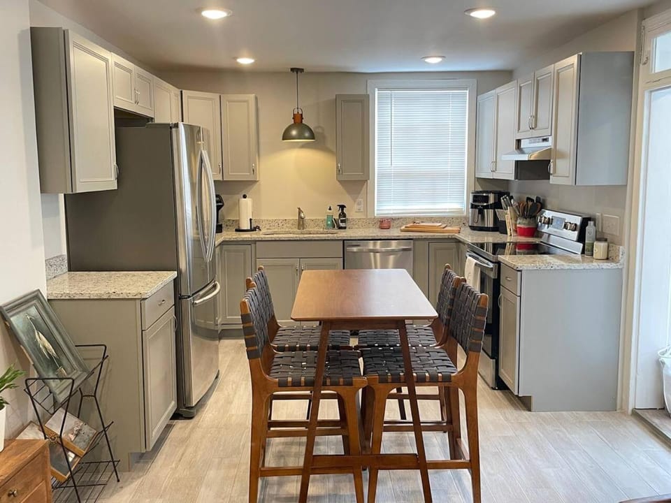 Unique Downtown Frederick Loft 9 Min Walk To Carroll Creek Apartment in Frederick