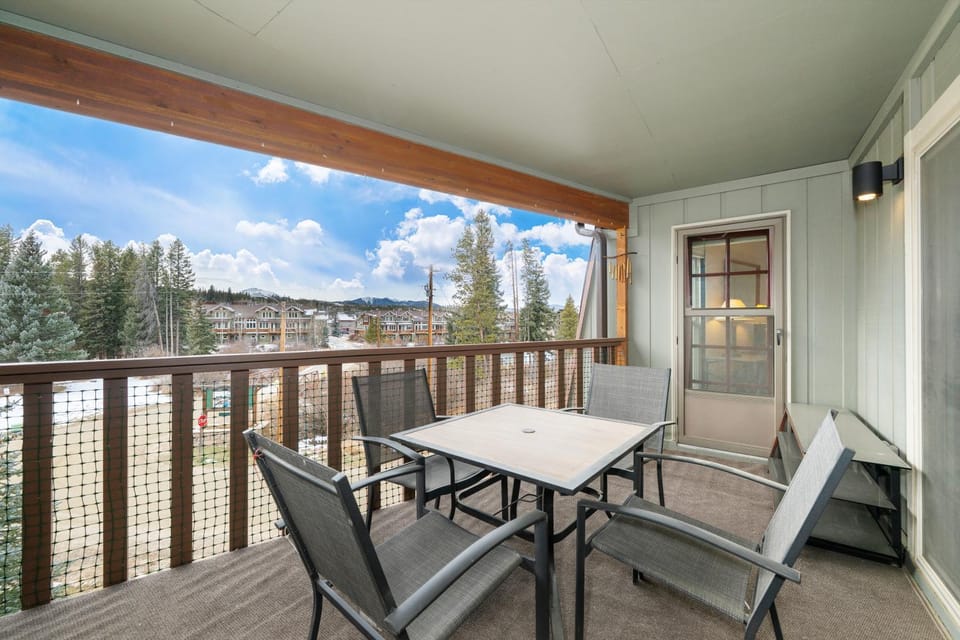 Day, Natural landscape, Balcony/Terrace, Seating area, Dining area, Mountain view
