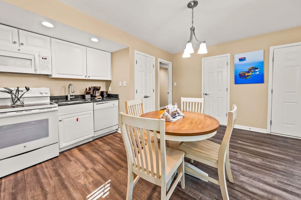 Family Friendly Condo with Golf Pools & River Access House in Fairfield Harbour
