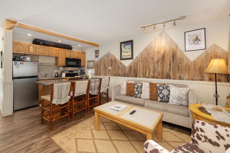 Kitchen or kitchenette, Living room