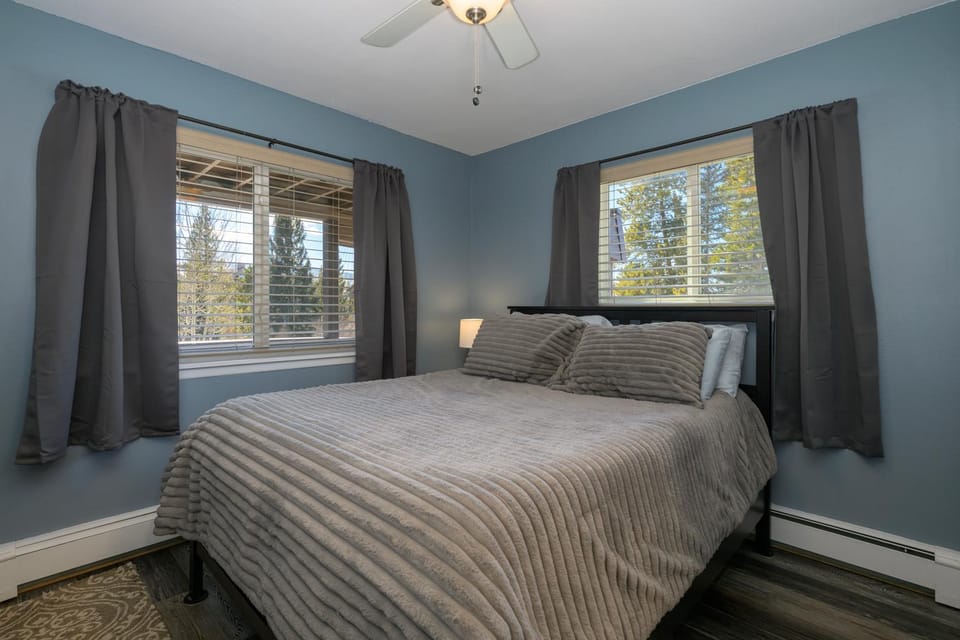 Bed, Day, Bedroom, furniture, heating
