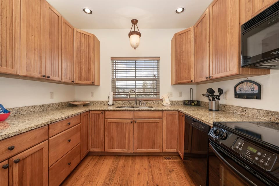 Day, Kitchen or kitchenette, furniture, stove, kitchen