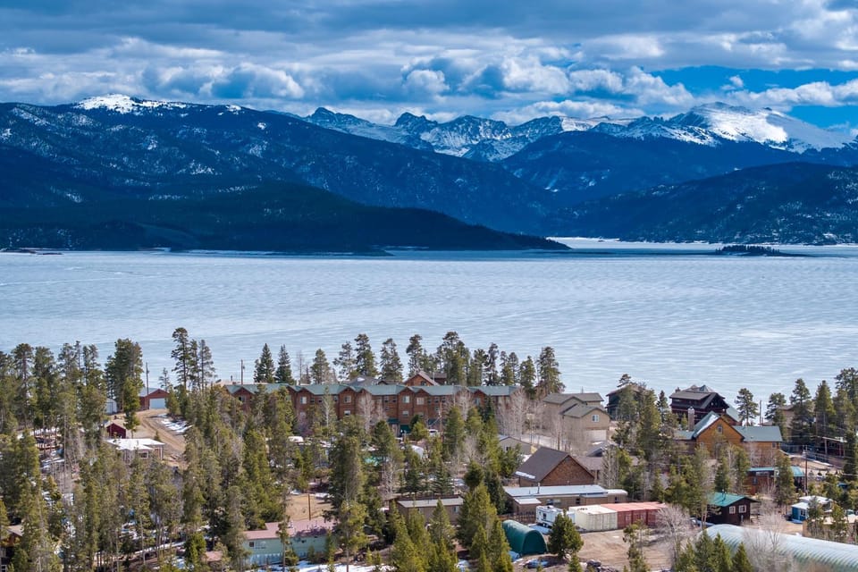 Day, Neighbourhood, Natural landscape, Winter, Lake view, Mountain view