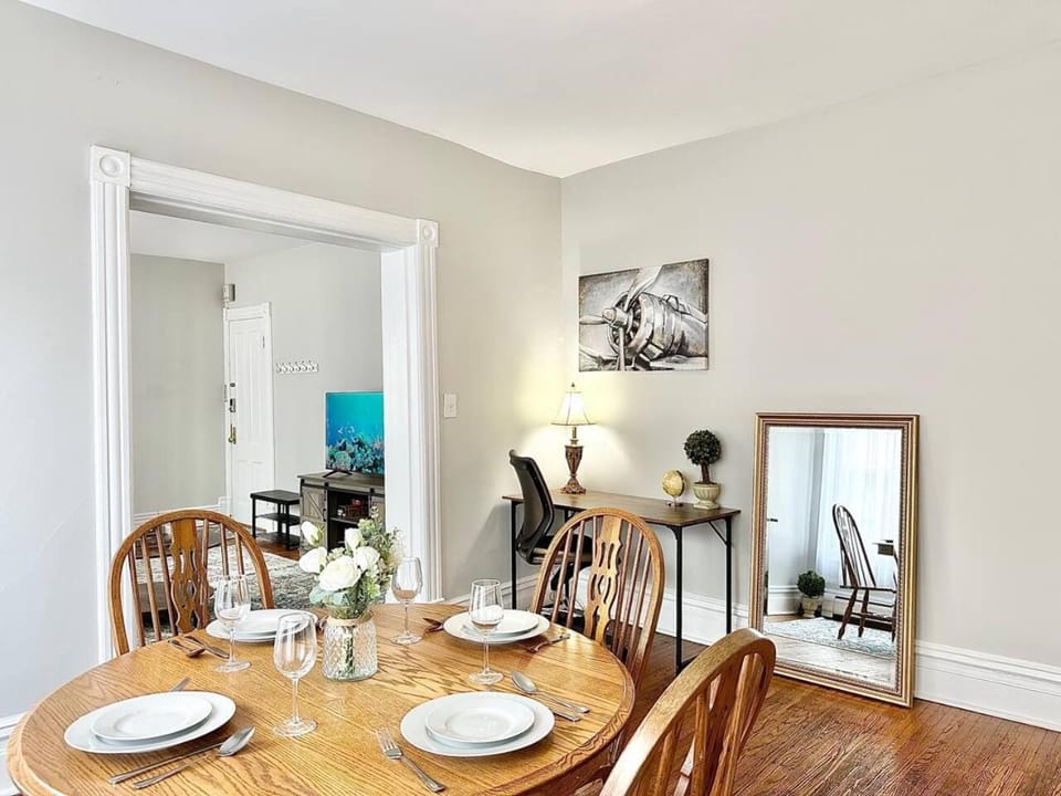 Seating area, Dining area