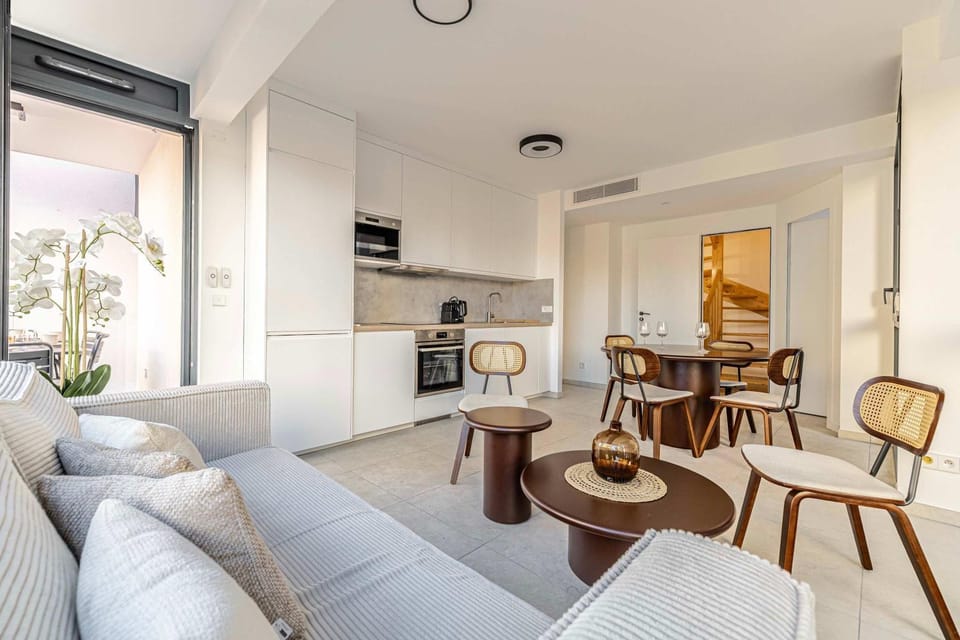 Kitchen or kitchenette, Living room, Dining area