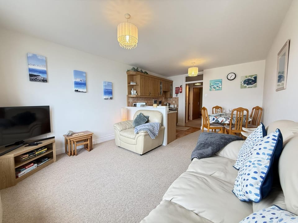 Property building, TV and multimedia, Living room
