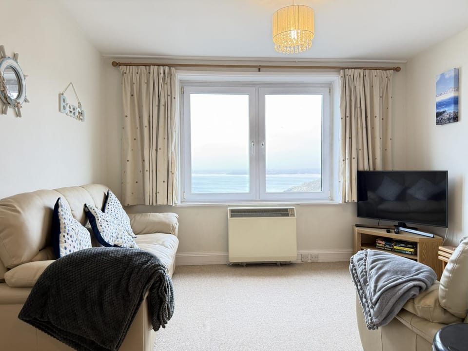 Property building, TV and multimedia, Living room, Sea view
