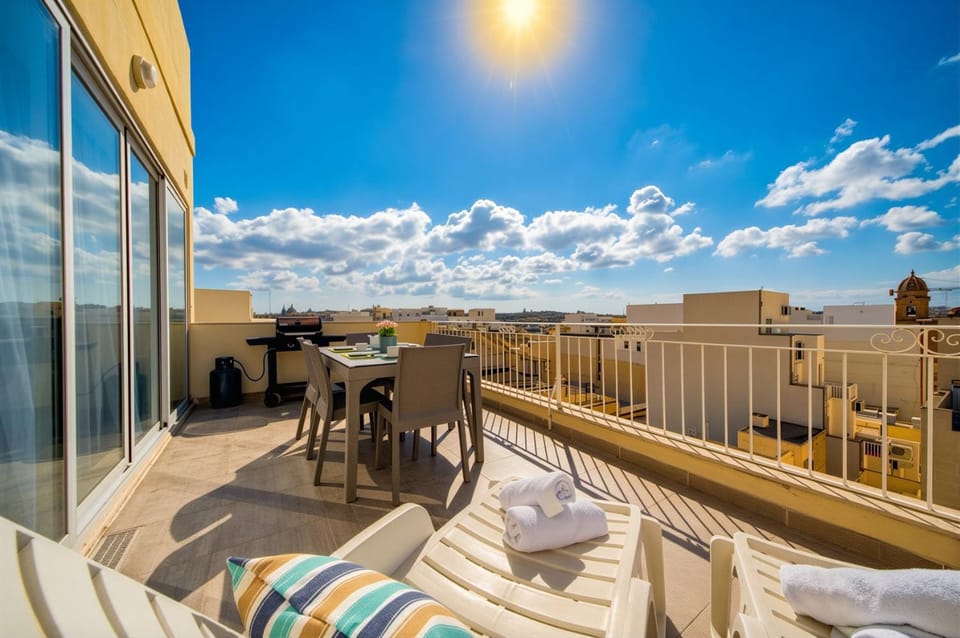 Patio, Day, Natural landscape, View (from property/room), Balcony/Terrace, Living room, Seating area, Dining area