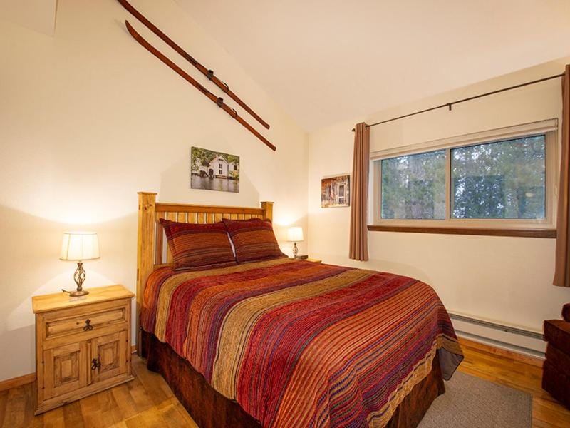 Bed, Bedroom, furniture, towels