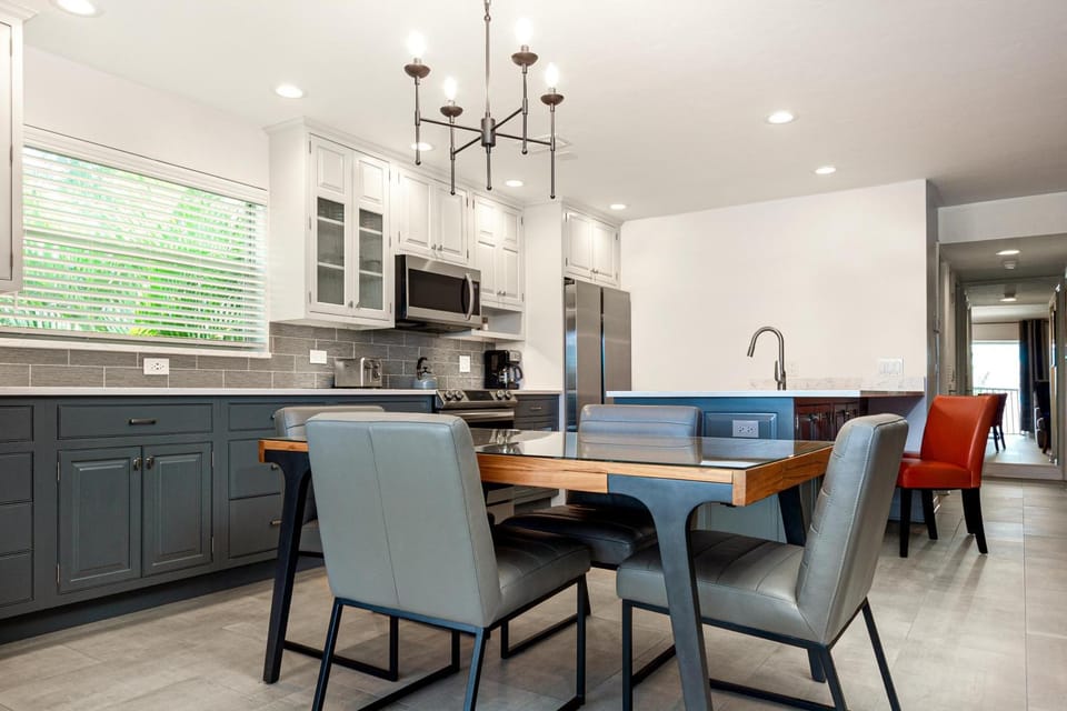Modern Corner Unit B5 at Sanibel Arms West - 140 Steps to the Beach House in Sanibel Island