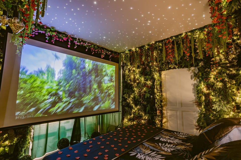 Bed, TV and multimedia, Bedroom