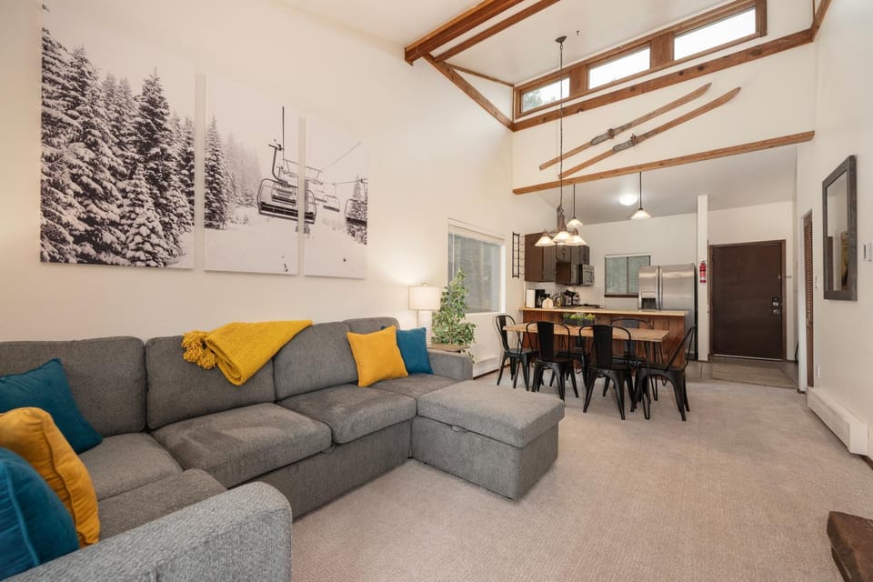 Skiing, Living room, Dining area, furniture, kitchen