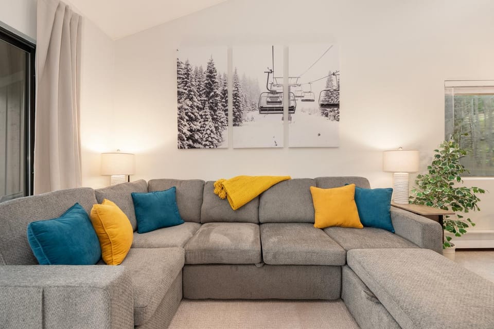 Skiing, Living room, furniture