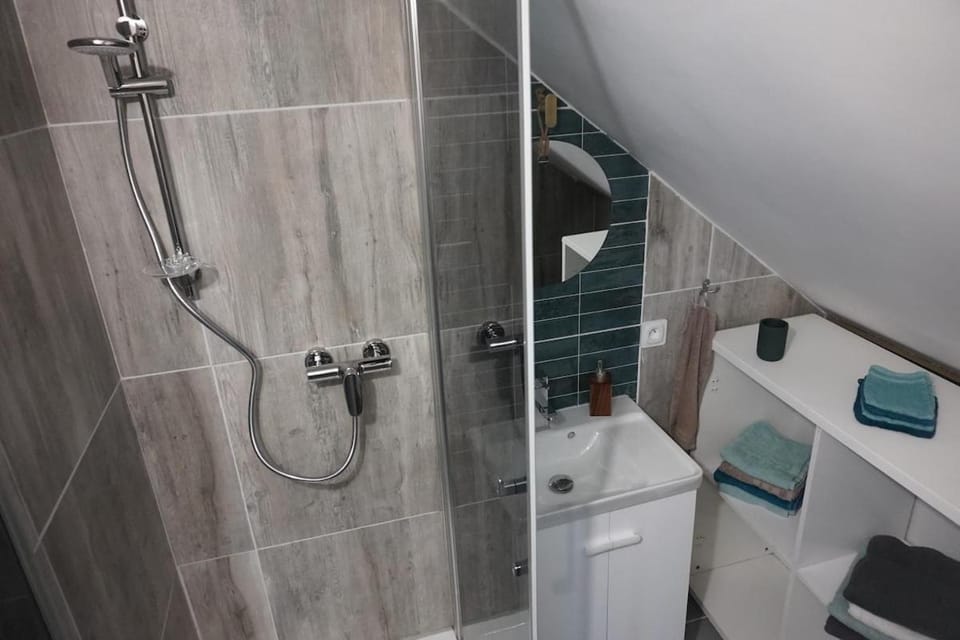 Appartement Le Séjour des Hobbits avec 2 places de parking privé intérieur gratuit Apartment in Valenciennes