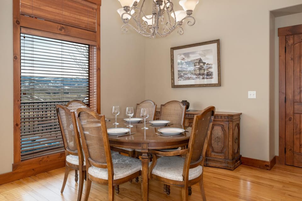 Day, Dining area, Mountain view, furniture