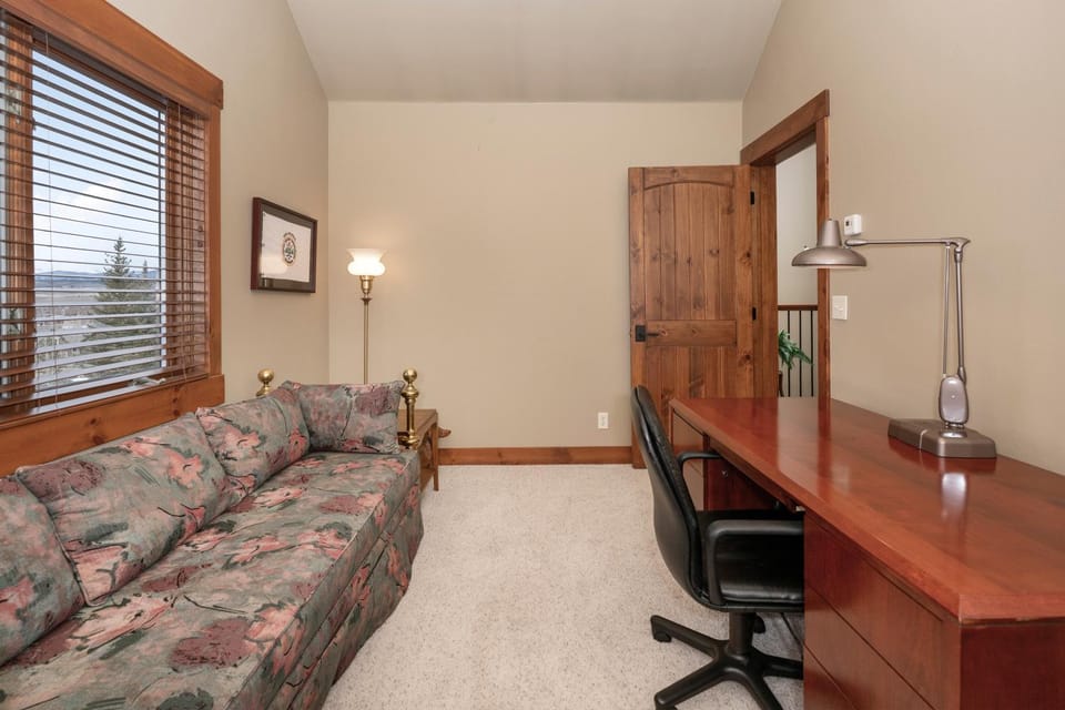 Day, Living room, Business facilities, Seating area, furniture