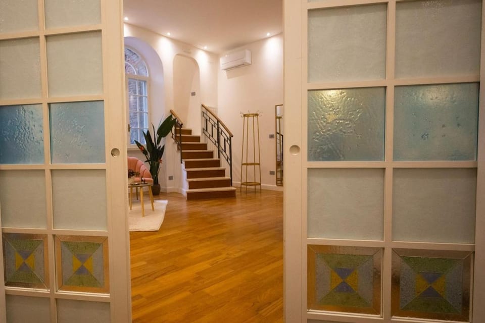 Day, Living room, Seating area
