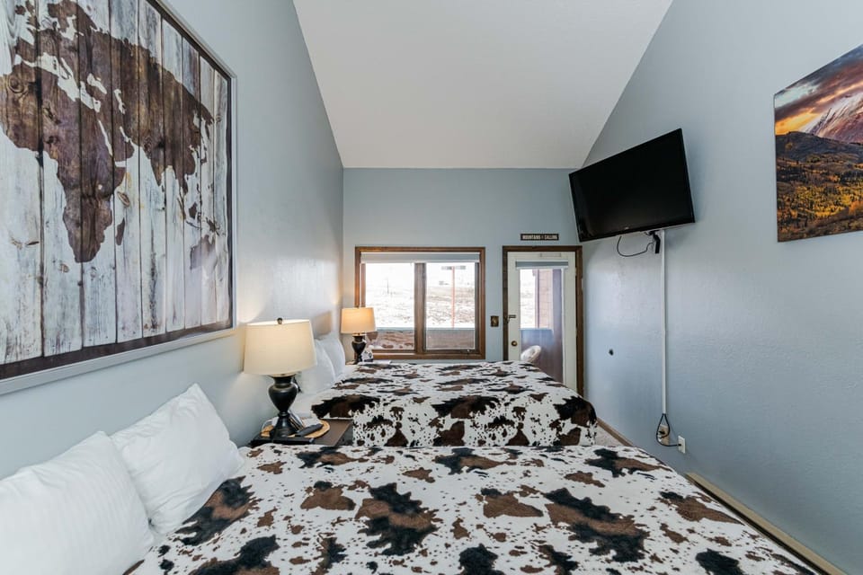 Bed, TV and multimedia, Bedroom, furniture