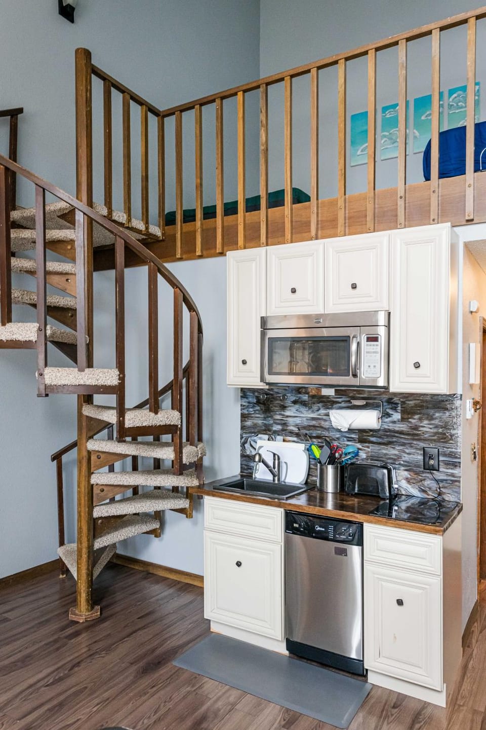 Bed, Kitchen or kitchenette, Bedroom, dishwasher, microwave