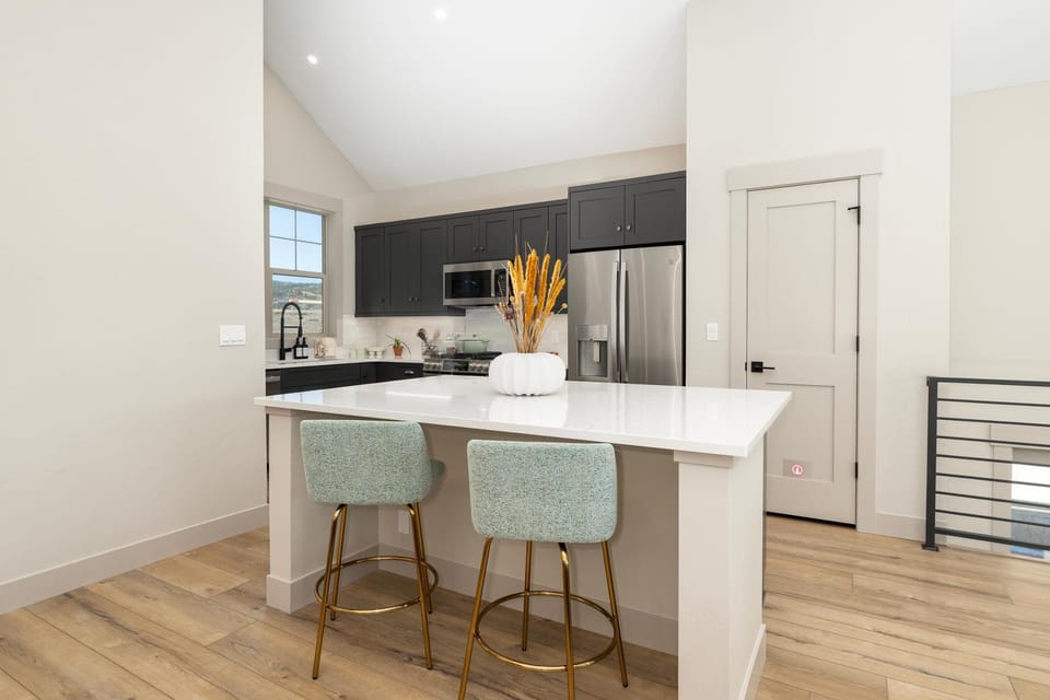 Kitchen or kitchenette, Seating area, furniture