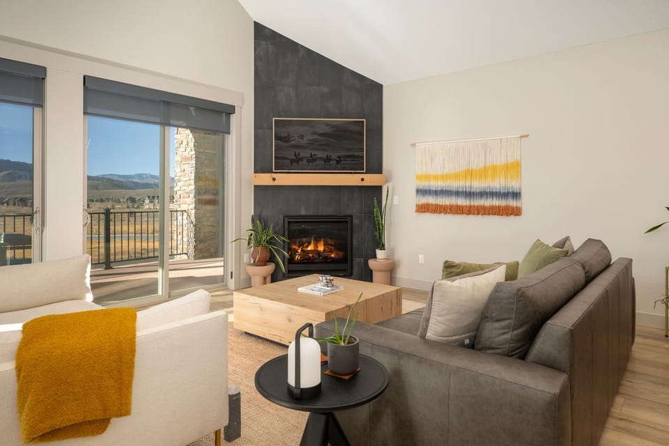 TV and multimedia, View (from property/room), Balcony/Terrace, Living room, Seating area, fireplace, furniture